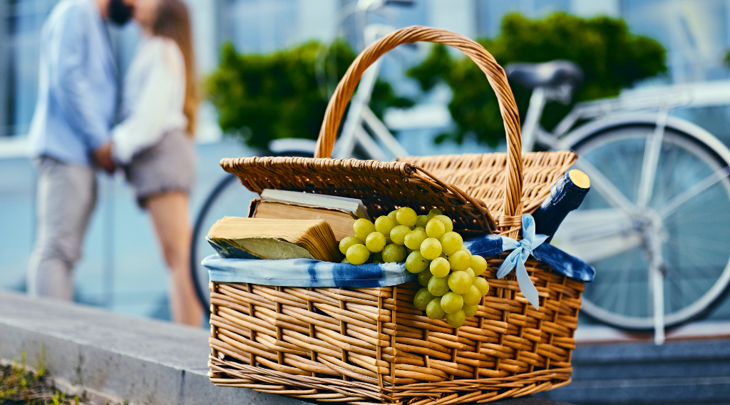 Romantic Picnic Ideas for the Perfect Outdoor Escape_ atmpsphere